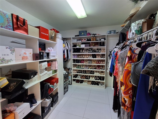 spacious closet featuring light tile patterned floors