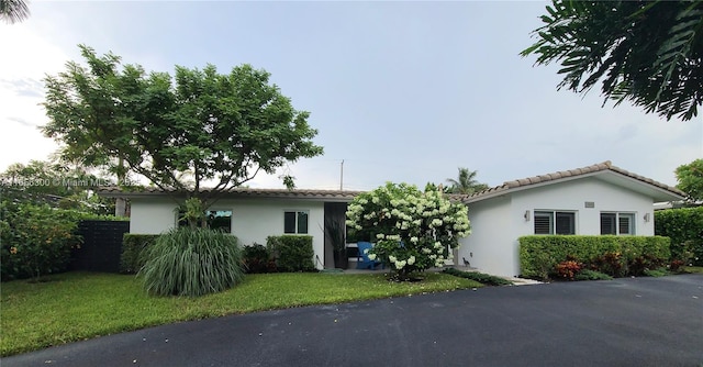 view of front of house with a front yard