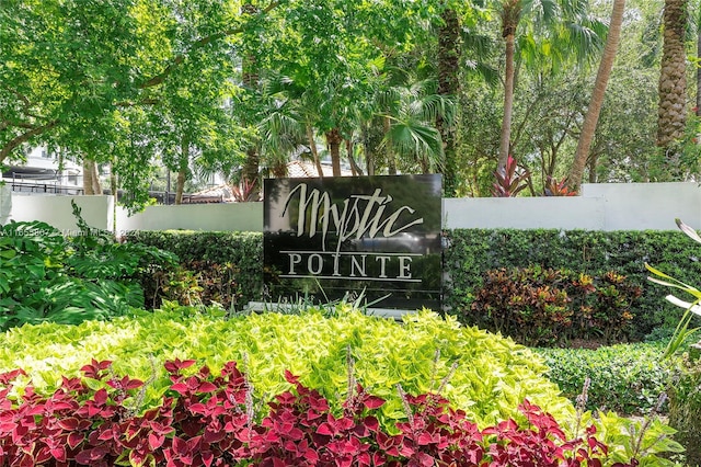 view of community / neighborhood sign