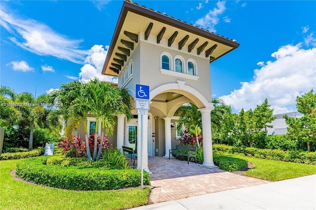 view of front of property with a front lawn