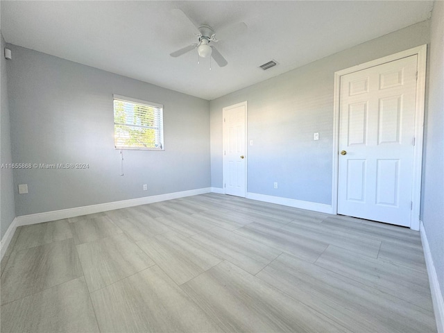 empty room with ceiling fan