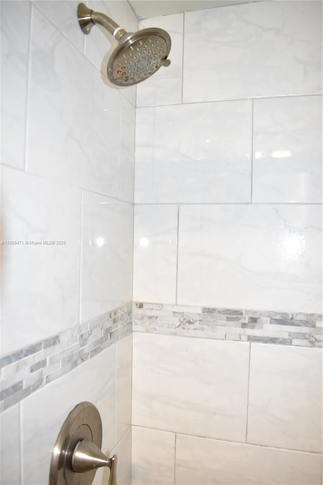 details with a tile shower