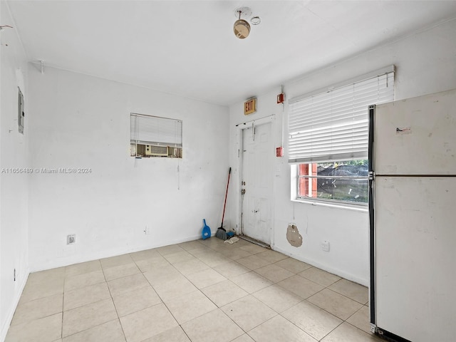 unfurnished room featuring light tile patterned floors