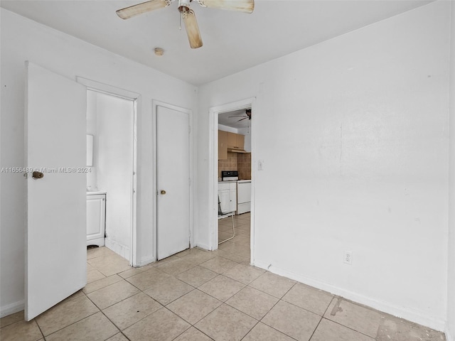 spare room with light tile patterned floors, baseboards, and a ceiling fan