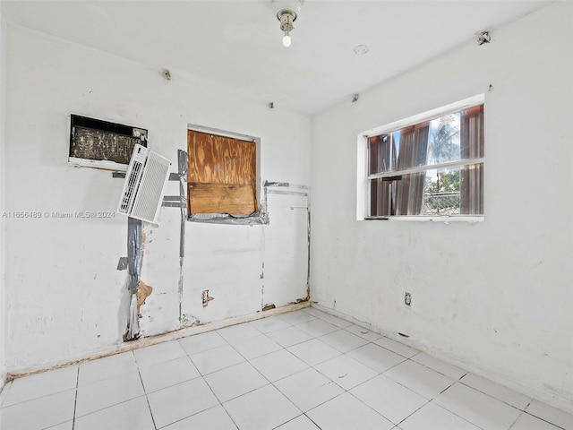 unfurnished room featuring light tile patterned floors