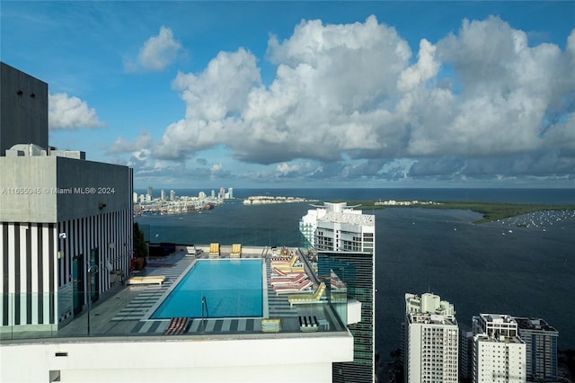 view of pool featuring a water view