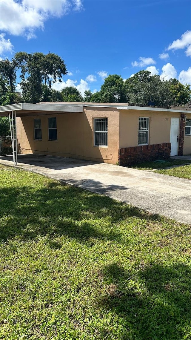 ranch-style home with a front lawn and a carport