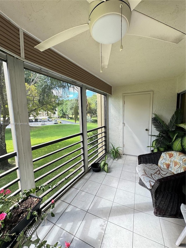 sunroom / solarium featuring ceiling fan