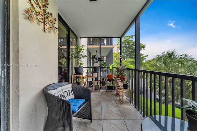900 NE 195th St Unit 317, Miami, FL 33179 - view of balcony
