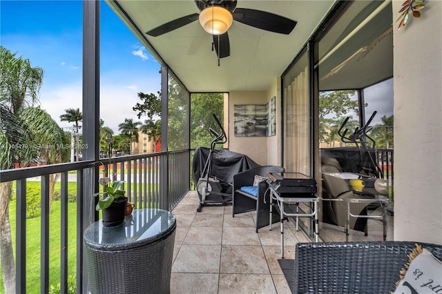 sunroom / solarium with ceiling fan