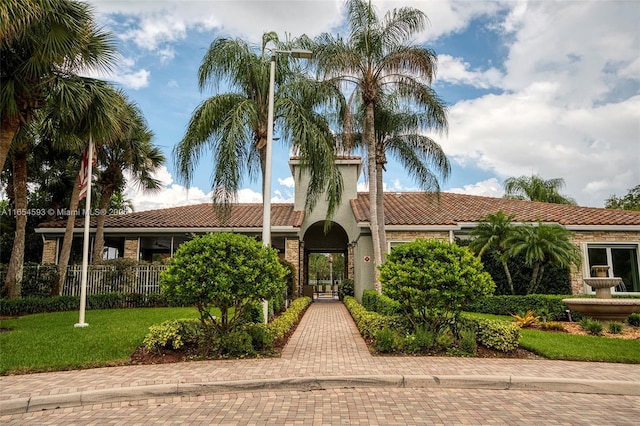 view of front of property with a front yard