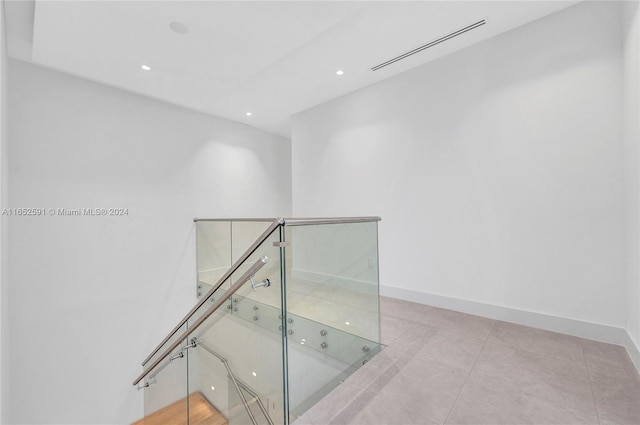 spare room with visible vents, recessed lighting, and baseboards