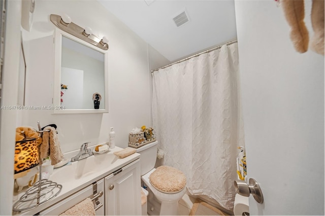 bathroom with a shower with curtain, vanity, and toilet