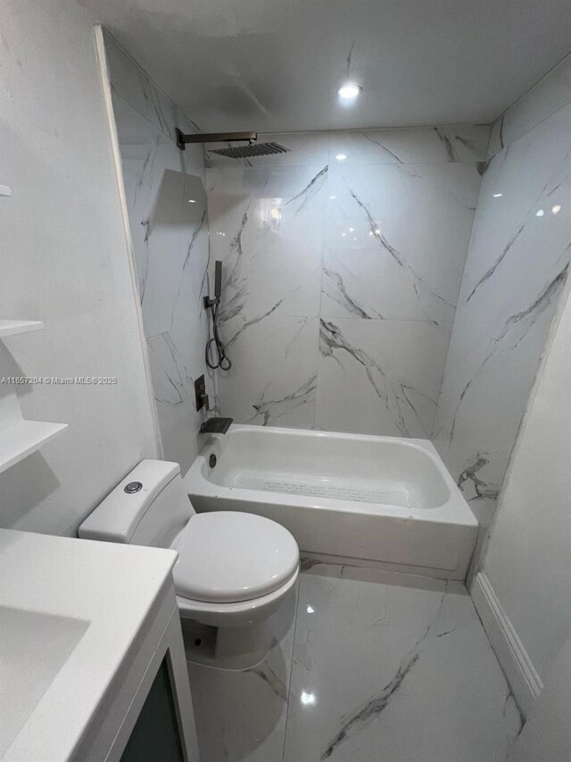 bathroom with tiled shower, toilet, and vanity