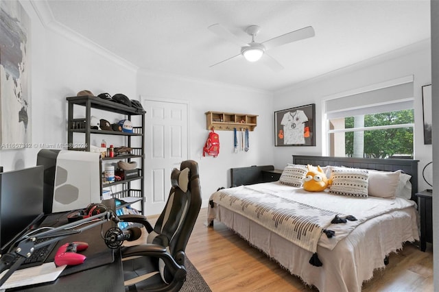 bedroom featuring ornamental molding, light hardwood / wood-style flooring, and ceiling fan