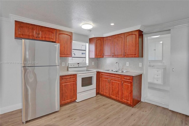 kitchen featuring backsplash, light hardwood / wood-style floors, sink, stainless steel fridge, and electric stove