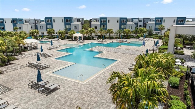 7740 Sandy Ridge Dr Unit 112, Kissimmee, FL 34747 - community pool featuring a patio area and a residential view