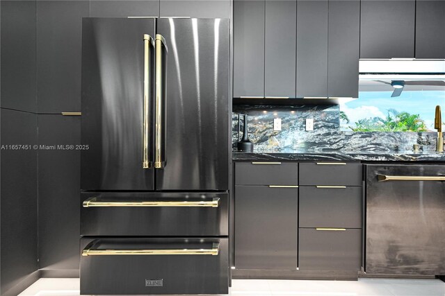 kitchen with tasteful backsplash, high end refrigerator, sink, and a breakfast bar area