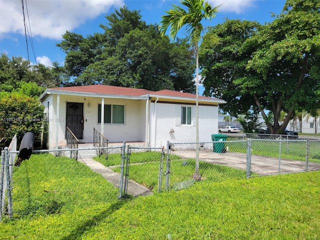 view of front of property with a front lawn