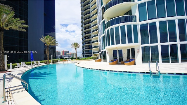 view of swimming pool