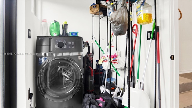 laundry area featuring washer / dryer