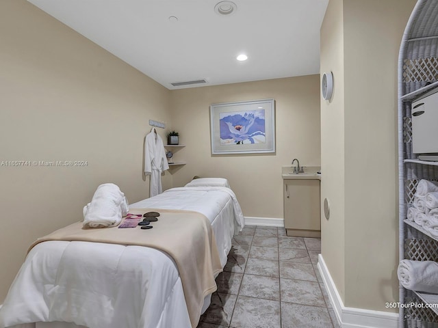 bedroom featuring sink