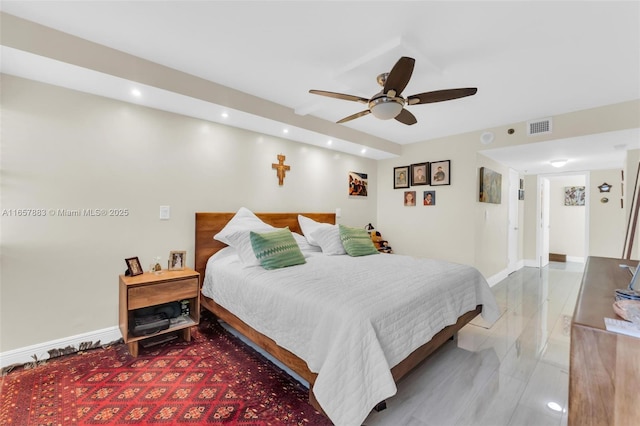 bedroom with ceiling fan