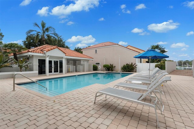 view of swimming pool featuring a patio