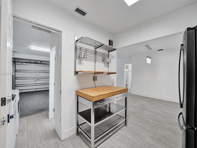 walk in closet with light wood-type flooring