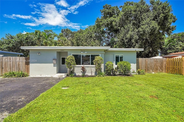 ranch-style home with a front yard