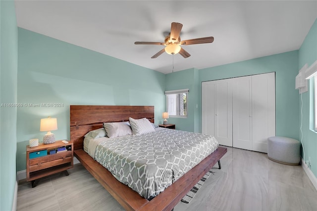 bedroom featuring ceiling fan and a closet