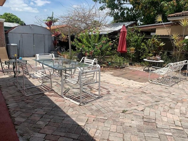 view of patio featuring a storage unit