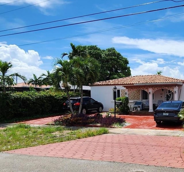 view of front of property