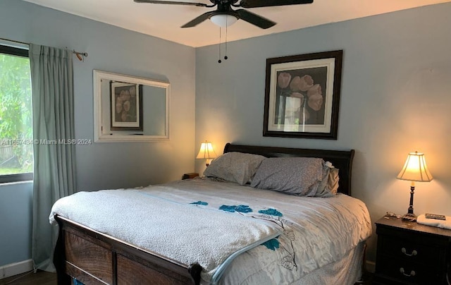 bedroom with ceiling fan