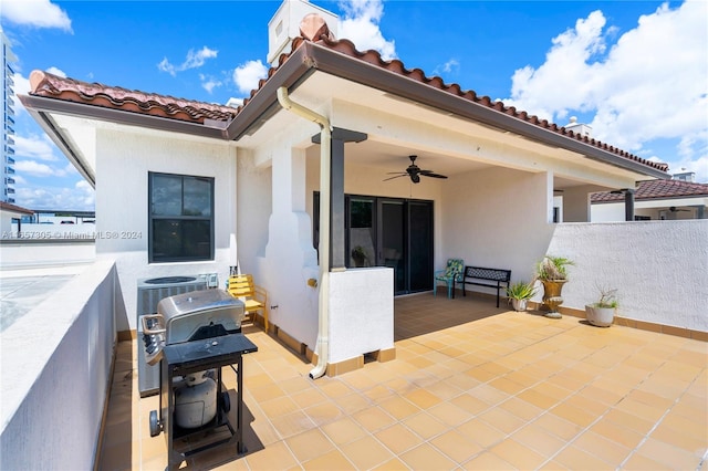 view of patio featuring ceiling fan