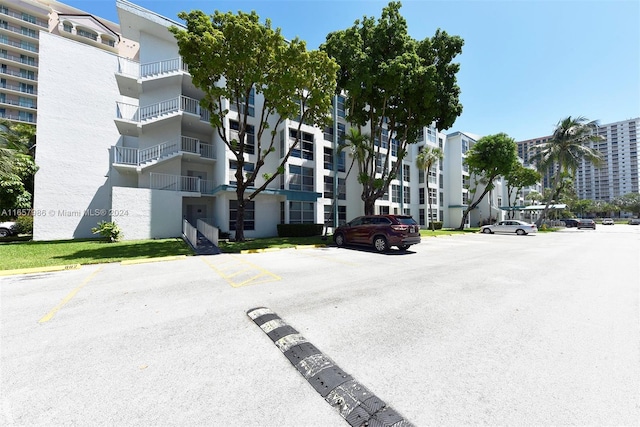 17560 Atlantic Blvd Unit 118, Sunny Isles Beach, FL 33160 - view of asphalt road