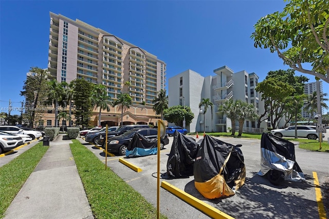 17560 Atlantic Blvd Unit 118, Sunny Isles Beach, FL 33160 - exterior space featuring sidewalks and street lighting