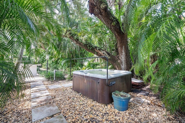 view of yard with a hot tub