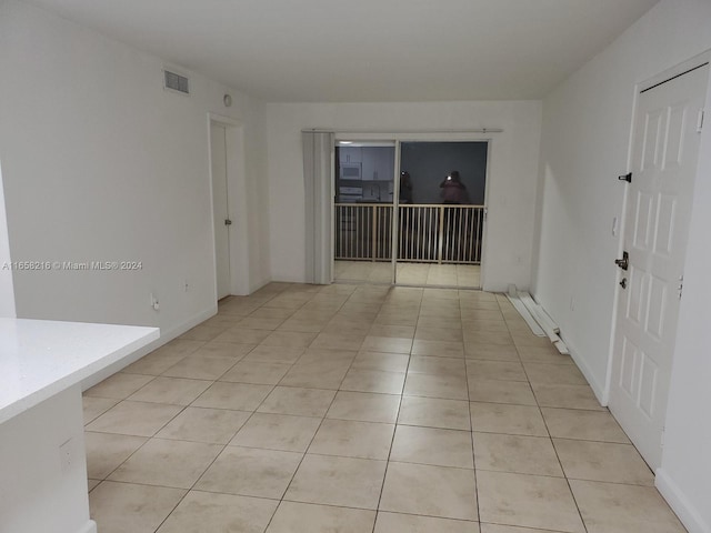 unfurnished room featuring light tile patterned floors