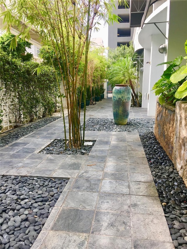 234 NE 3rd St Unit 204, Miami, FL 33132 - view of yard with a patio