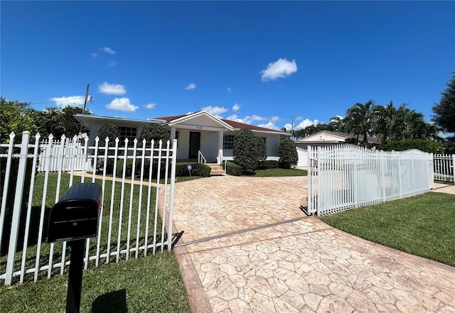 view of front of house featuring a porch and a front lawn