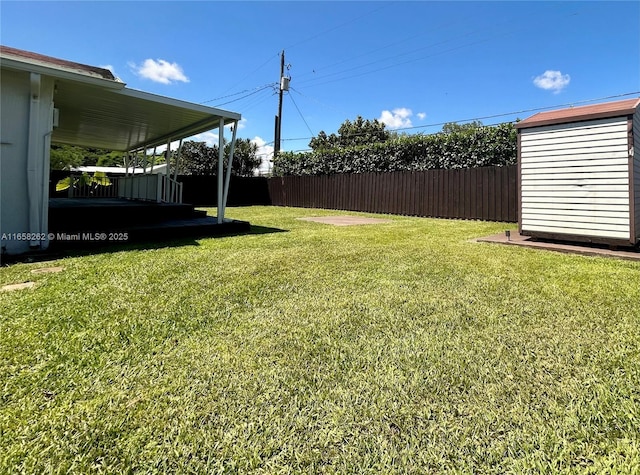 view of yard with a shed