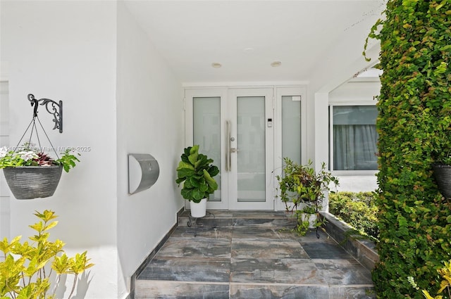 view of exterior entry with stucco siding