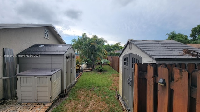 view of yard with a storage unit