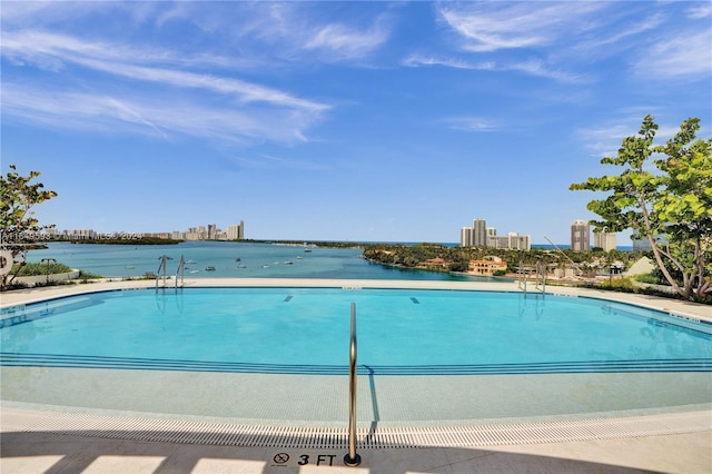 view of swimming pool featuring a water view