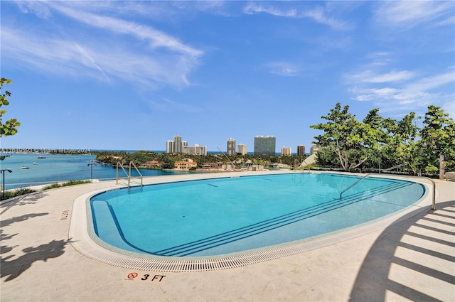 view of swimming pool with a water view