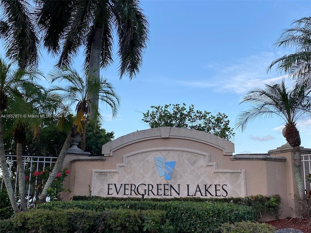 view of community / neighborhood sign