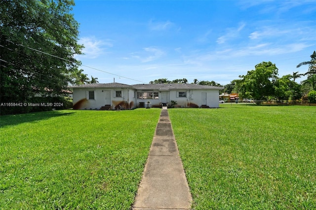 ranch-style house featuring a front yard