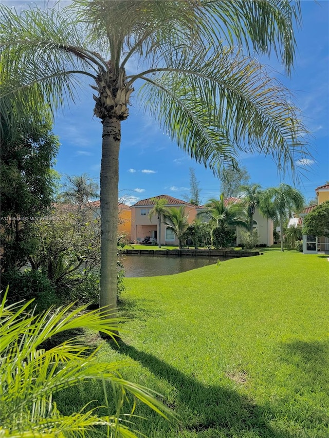 view of yard featuring a water view