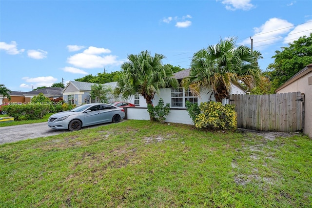 view of front of house with a front lawn